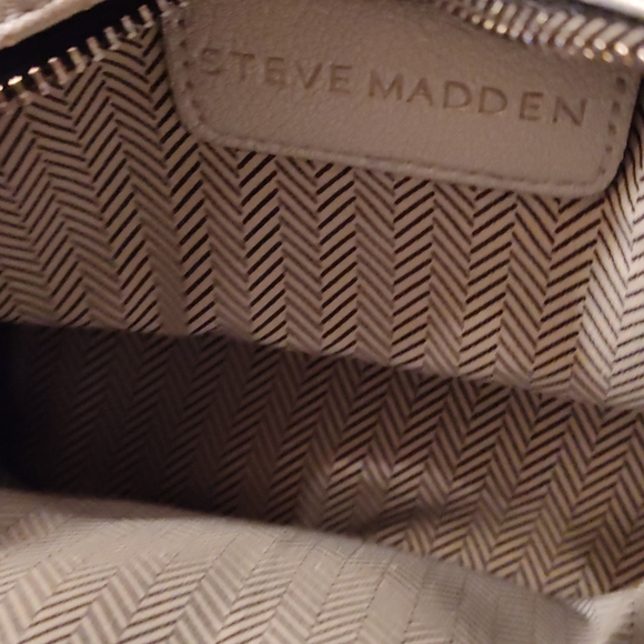 Adjustable Steve Madden Silver Mini Bookbag nwot - Picture 7 of 8